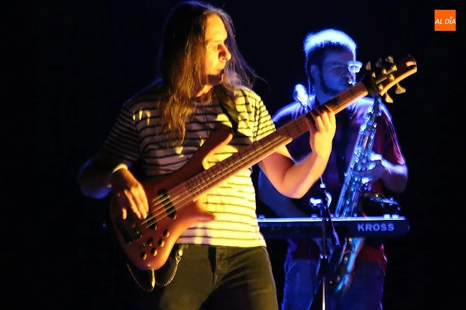 Foto 10 - Fitoman&iacute;a hace vibrar al p&uacute;blico de Aldead&aacute;vila en el tributo a Fito  