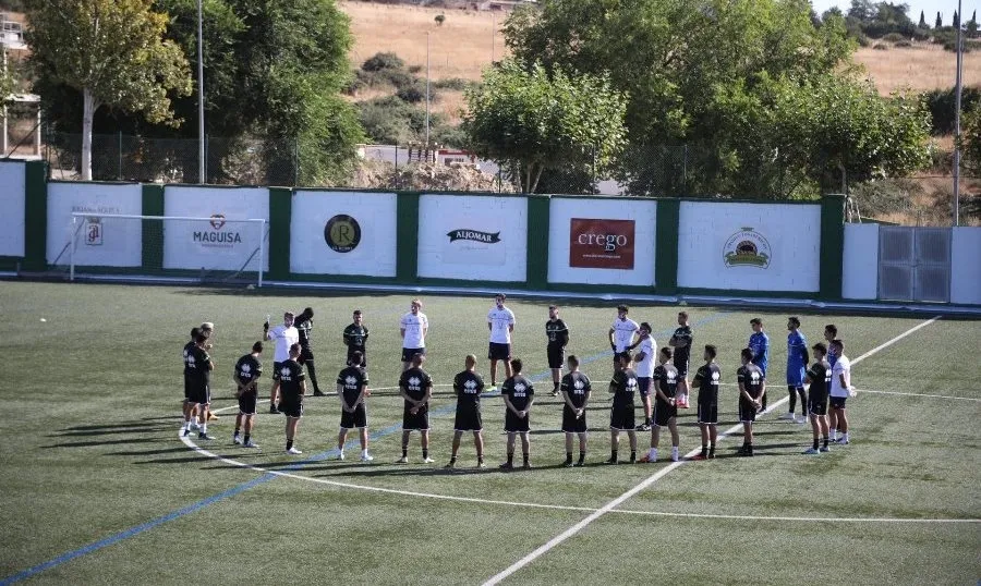 Foto 4 - Sonrisas e ilusi&oacute;n en el regreso a los entrenamientos del CD Guijuelo