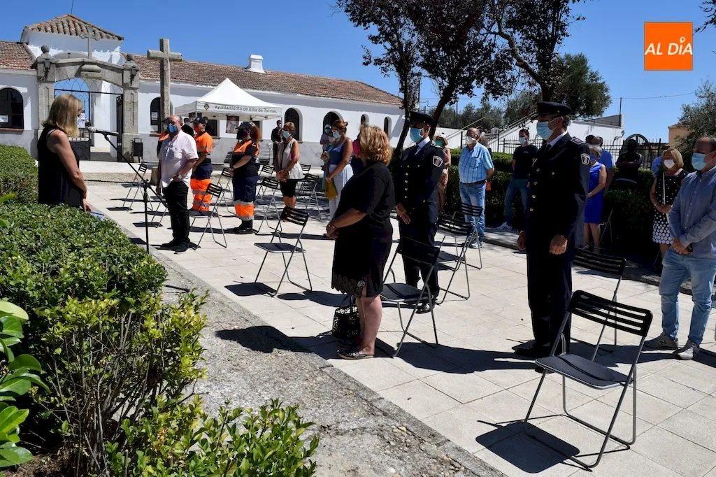 Minuto de silencio durante el homenaje en Alba de Tormes / Pedro Zaballos