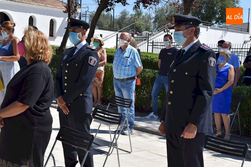 Foto 10 - Emotivo homenaje a los fallecidos y a todas las personas trabajadoras y solidarias durante la...