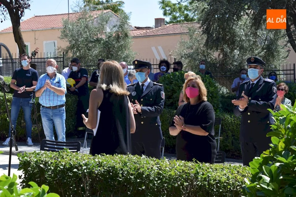 Foto 6 - Emotivo homenaje a los fallecidos y a todas las personas trabajadoras y solidarias durante la...