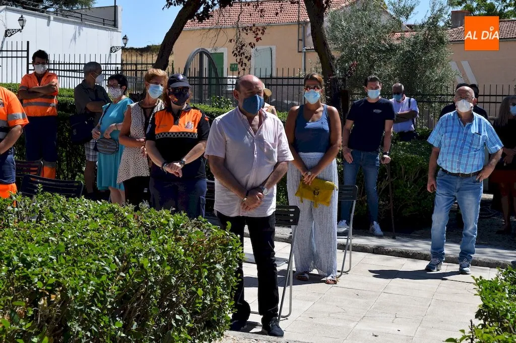Foto 3 - Emotivo homenaje a los fallecidos y a todas las personas trabajadoras y solidarias durante la...