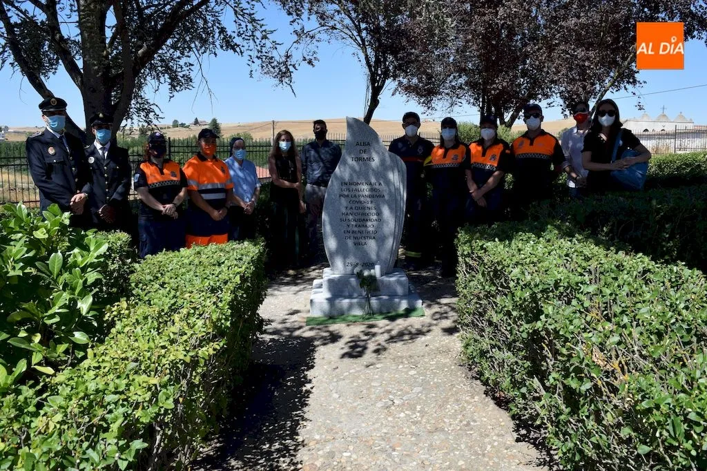 Foto 2 - Emotivo homenaje a los fallecidos y a todas las personas trabajadoras y solidarias durante la...
