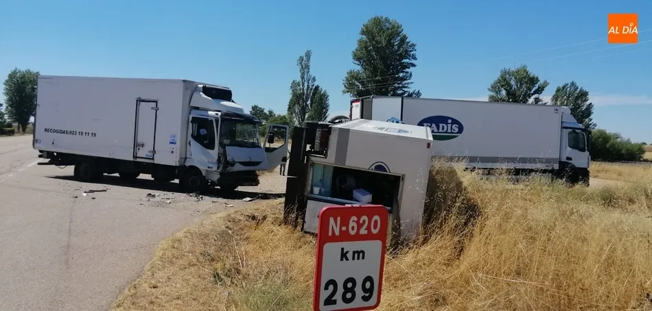 Foto 5 - Un cami&oacute;n impacta contra otro en la Nacional 620 y lo hace volcar  