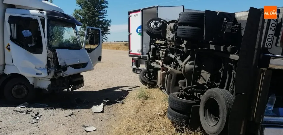 Foto 2 - Un cami&oacute;n impacta contra otro en la Nacional 620 y lo hace volcar  