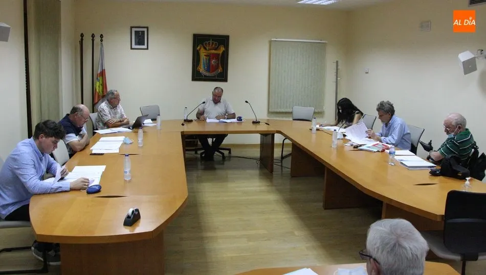 Momento de la sesión extraordinaria del pleno celebrada este martes / CORRAL