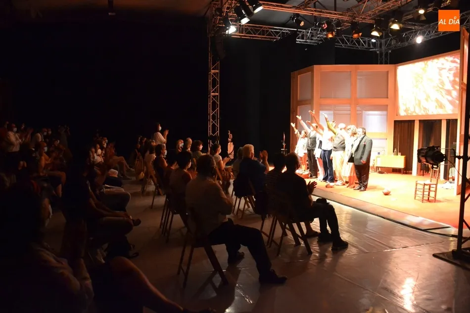 Foto 2 - El estreno absoluto de un juego de luz y oscuridad inaugura los nuevos cierres diarios de la Feria  