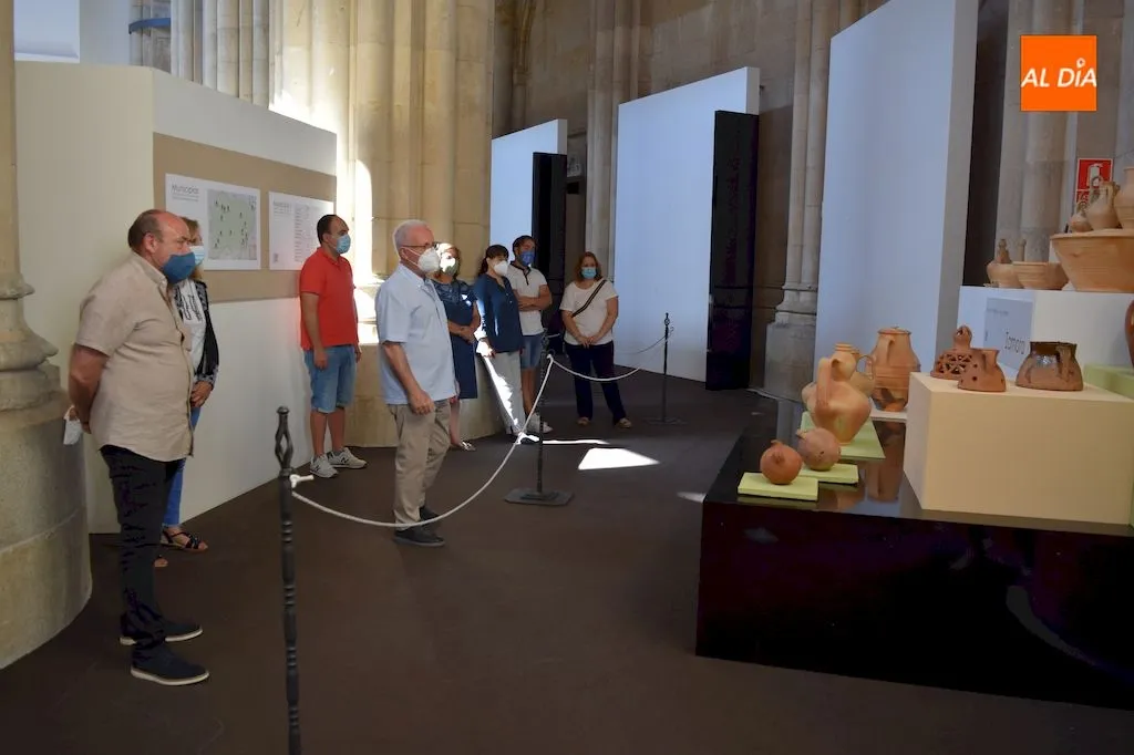Foto 3 - Luciano Hern&aacute;ndez Ramos exhibe su espectacular colecci&oacute;n de alfarer&iacute;a en una exposici&oacute;n en la...