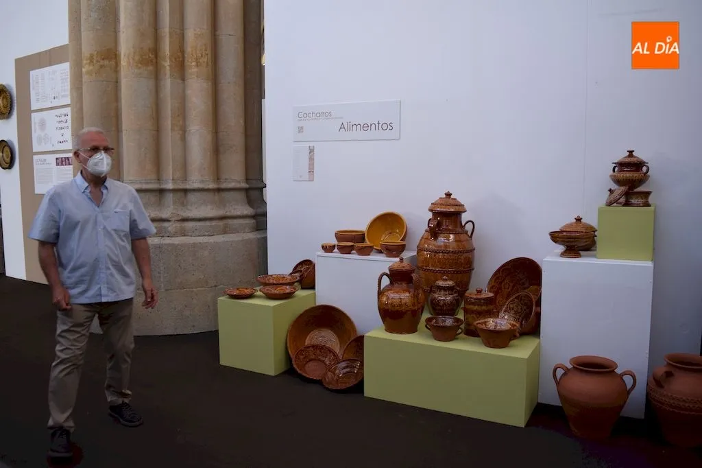 Foto 8 - Luciano Hern&aacute;ndez Ramos exhibe su espectacular colecci&oacute;n de alfarer&iacute;a en una exposici&oacute;n en la...