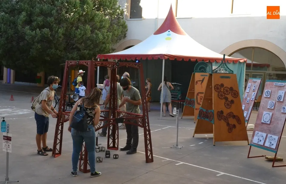 Foto 2 - Alauda Teatro invita a que todas las edades prueben gratis su ingenio con sus artilugios mec&aacute;nicos ...