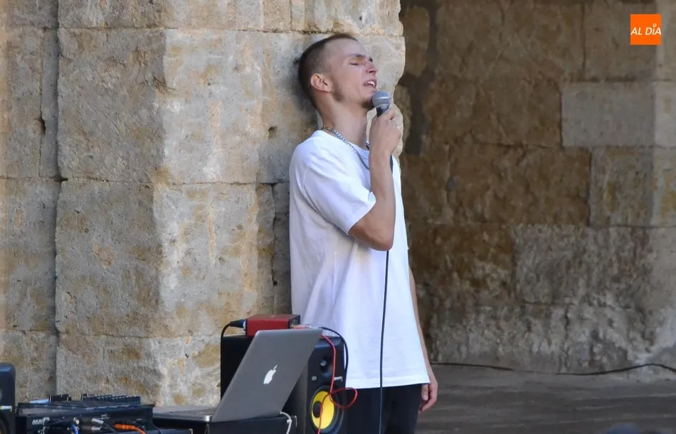 Foto 10 - Leamok sorprende con su versi&oacute;n del Lazarillo de Tormes impregnada de cultura urbana  