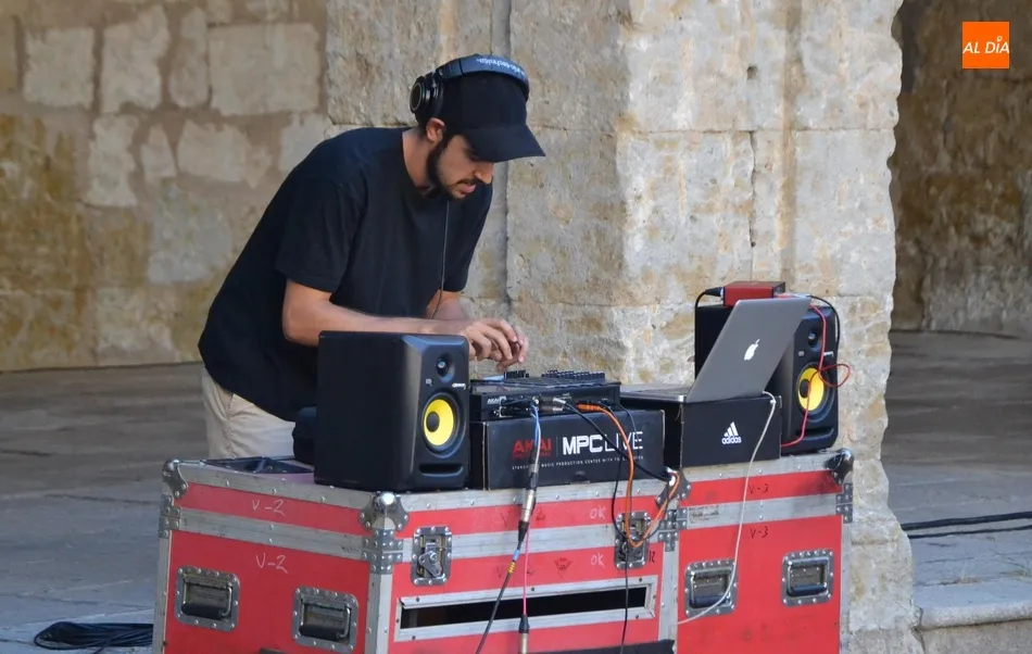 Foto 8 - Leamok sorprende con su versi&oacute;n del Lazarillo de Tormes impregnada de cultura urbana  