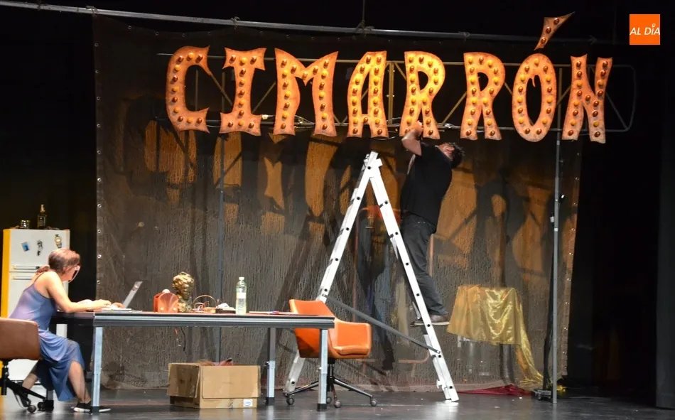Foto 3 - Perigallo estrena en Ciudad Rodrigo la obra que termin&oacute; de preparar en el Teatro Nuevo  