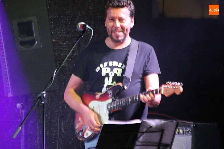 Foto 6 - Distrito Pop realiza un excelente repaso a la m&uacute;sica espa&ntilde;ola de los &rsquo;80 en Aldead&aacute;vila  