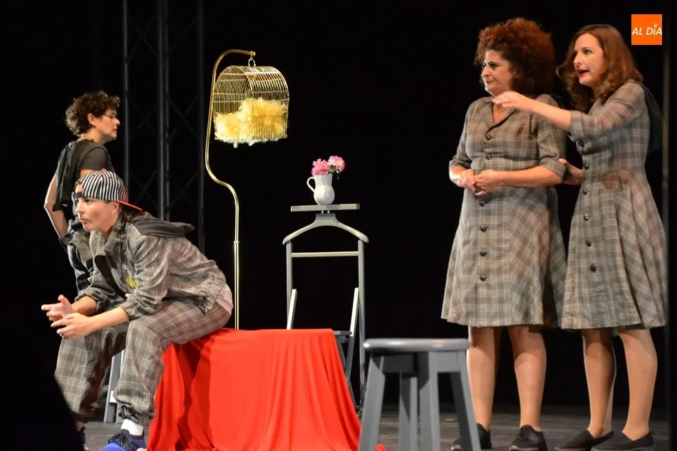 La última compañía en actuar antes de la pandemia vuelve para llenar de risas la noche del...