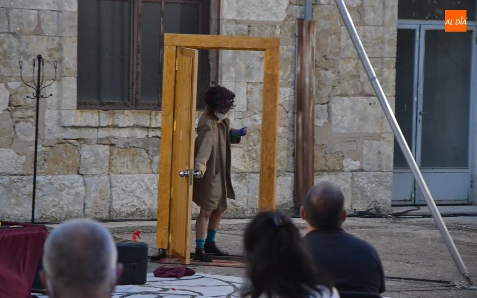 Foto 10 - El Patio de Los Sitios se abre tambi&eacute;n al circo con el combo de una &lsquo;p&aacute;jara&rsquo;  