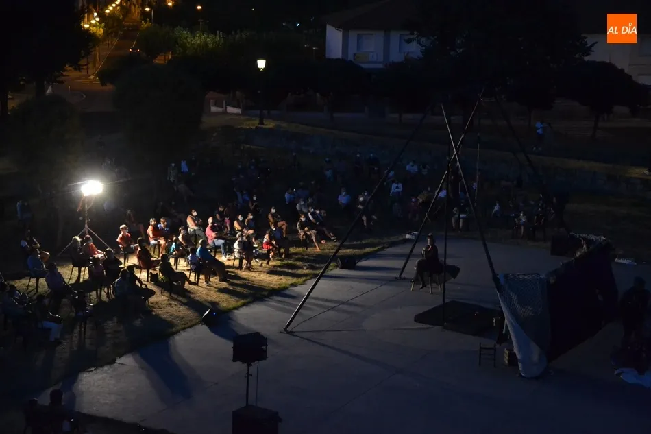 Foto 4 - El Patio de Los Sitios se abre tambi&eacute;n al circo con el combo de una &lsquo;p&aacute;jara&rsquo;  