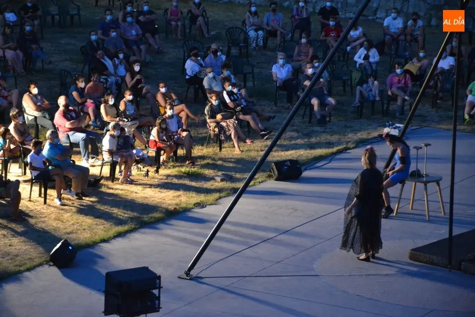 Foto 5 - El Patio de Los Sitios se abre tambi&eacute;n al circo con el combo de una &lsquo;p&aacute;jara&rsquo;  