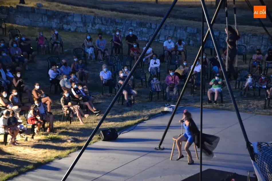 Foto 3 - El Patio de Los Sitios se abre tambi&eacute;n al circo con el combo de una &lsquo;p&aacute;jara&rsquo;  