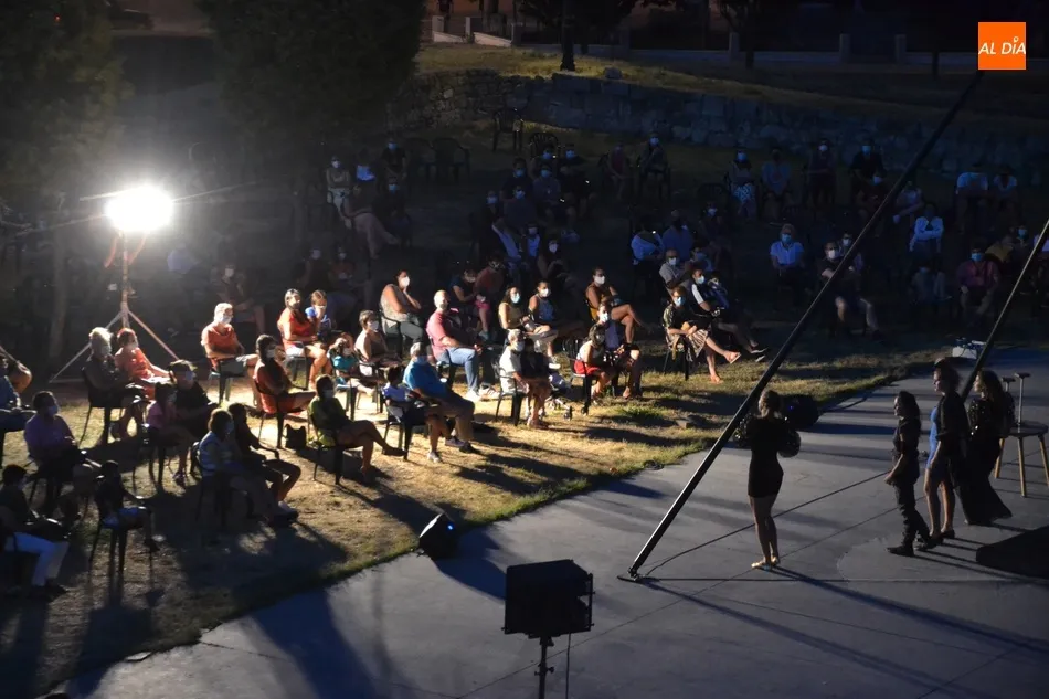 Foto 2 - El Patio de Los Sitios se abre tambi&eacute;n al circo con el combo de una &lsquo;p&aacute;jara&rsquo;  
