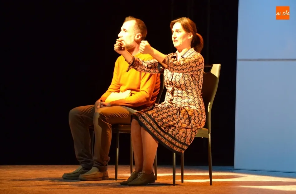 Foto 11 - Los Absurdos Teatro puede por fin mostrar en Ciudad Rodrigo la lucha de Ernesto y Mar&iacute;a por su...