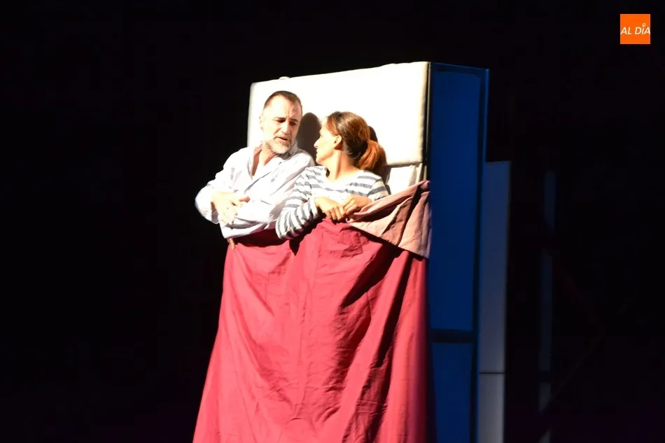 Foto 5 - Los Absurdos Teatro puede por fin mostrar en Ciudad Rodrigo la lucha de Ernesto y Mar&iacute;a por su...