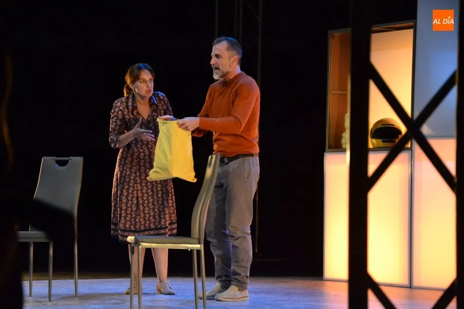 Foto 6 - Los Absurdos Teatro puede por fin mostrar en Ciudad Rodrigo la lucha de Ernesto y Mar&iacute;a por su...