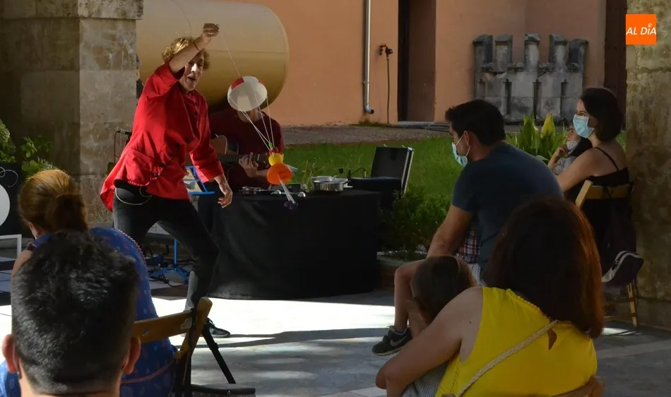 Foto 9 - Teloncillo cocina al ritmo de la m&uacute;sica en el Patio del Palacio Episcopal, que debuta en la Feria  