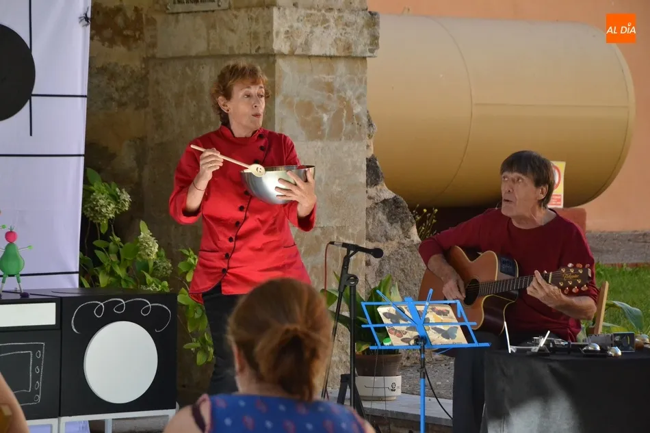 Foto 11 - Teloncillo cocina al ritmo de la m&uacute;sica en el Patio del Palacio Episcopal, que debuta en la Feria  