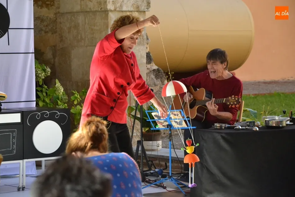 Foto 8 - Teloncillo cocina al ritmo de la m&uacute;sica en el Patio del Palacio Episcopal, que debuta en la Feria  