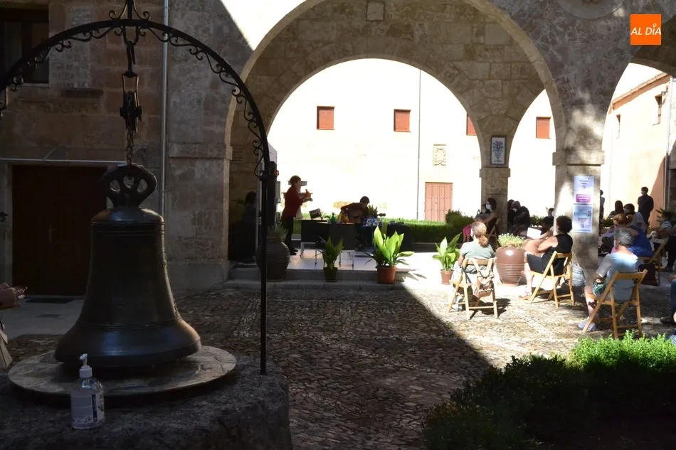 Foto 7 - Teloncillo cocina al ritmo de la m&uacute;sica en el Patio del Palacio Episcopal, que debuta en la Feria  