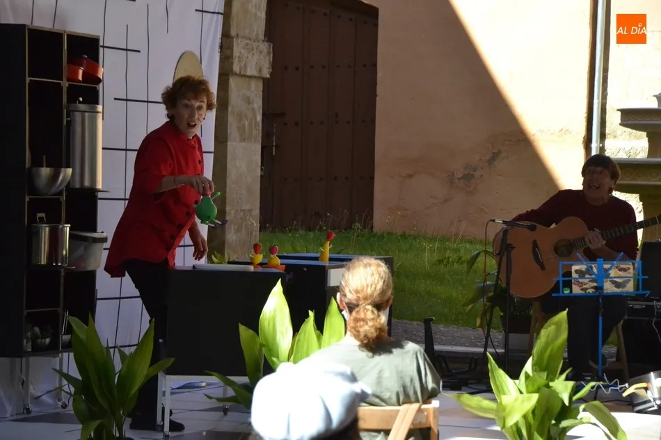 Foto 2 - Teloncillo cocina al ritmo de la m&uacute;sica en el Patio del Palacio Episcopal, que debuta en la Feria  