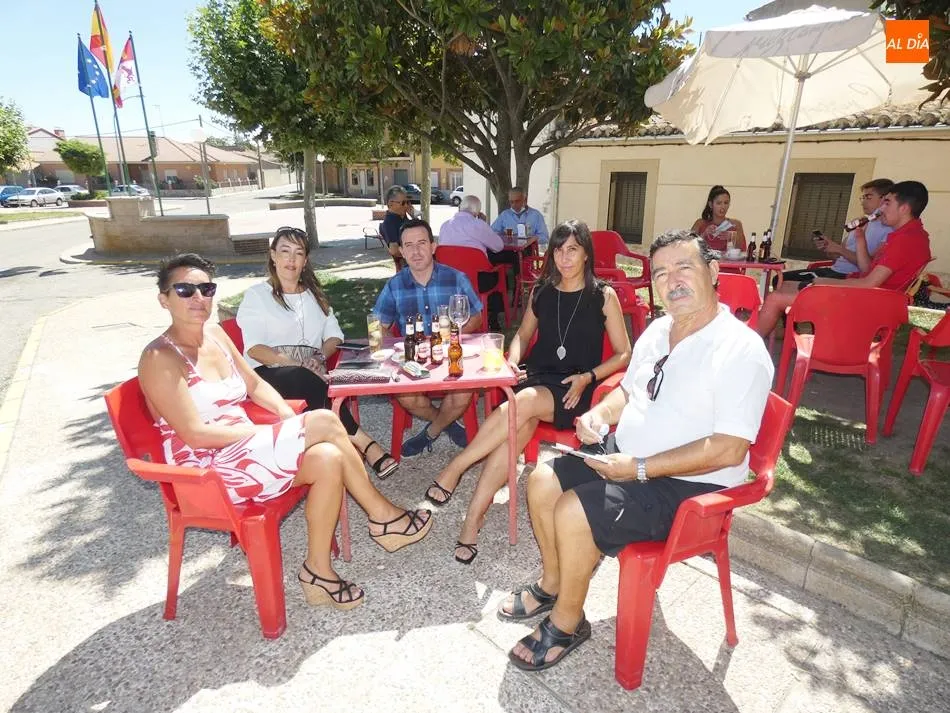 Foto 2 - Elegantes y precavidos por San Agust&iacute;n en Villaflores  