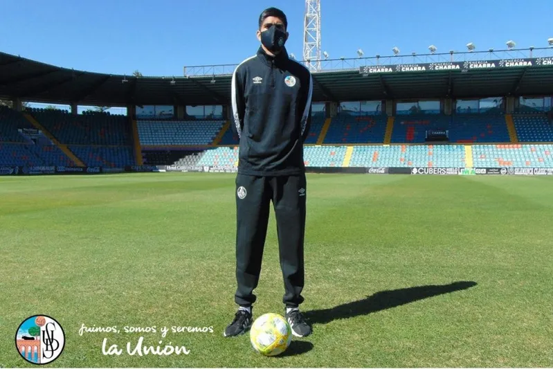 Foto 8 - El Salamanca UDS presenta su nueva equipaci&oacute;n &ldquo;sin estridencias pero con una est&eacute;tica moderna y ...