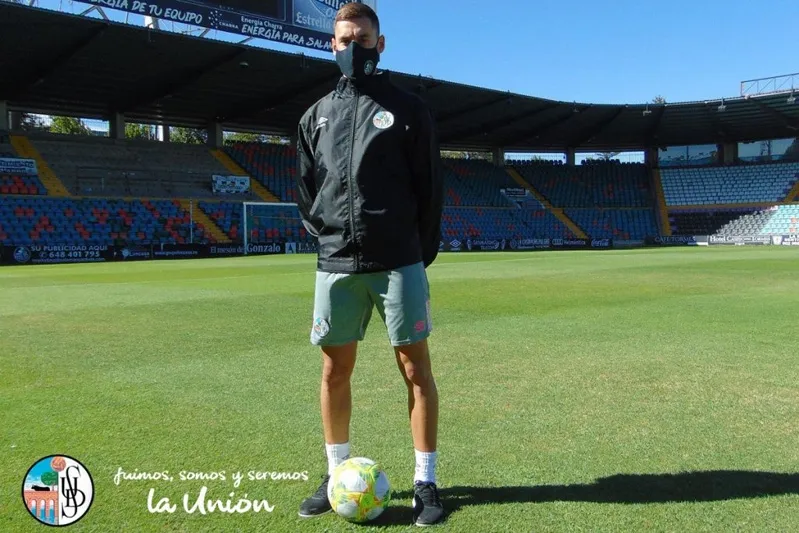 Foto 7 - El Salamanca UDS presenta su nueva equipaci&oacute;n &ldquo;sin estridencias pero con una est&eacute;tica moderna y ...