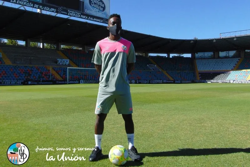 Foto 4 - El Salamanca UDS presenta su nueva equipaci&oacute;n &ldquo;sin estridencias pero con una est&eacute;tica moderna y ...