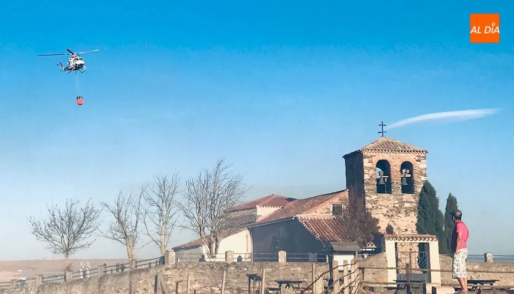 Foto 6 - Un espectacular incendio quema 32 hect&aacute;reas y se queda a la puertas de la ermita de Otero