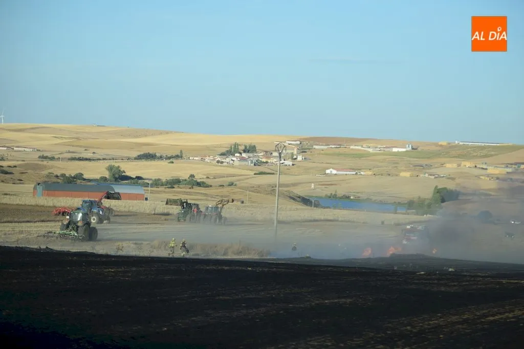 Foto 5 - Un espectacular incendio quema 32 hect&aacute;reas y se queda a la puertas de la ermita de Otero