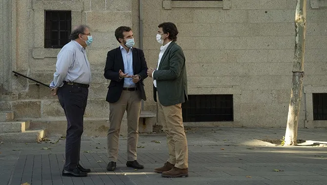 El expresidente de la Junta de Castilla y León, Juan Vicente Herrera; el presidente del PP, Pablo Casado, y el actual presidente de la Junta, Alfonso Fernández Mañueco