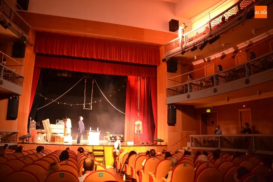 Foto 11 - Tres hermanos se enfrentan a los fantasmas del pasado en su viejo teatro Bangladesh  