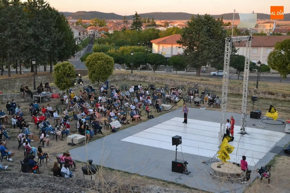 Foto 4 - El Ayuntamiento de Gij&oacute;n se estrena como colaborador convirtiendo Los Sitios en una pista de baile ...