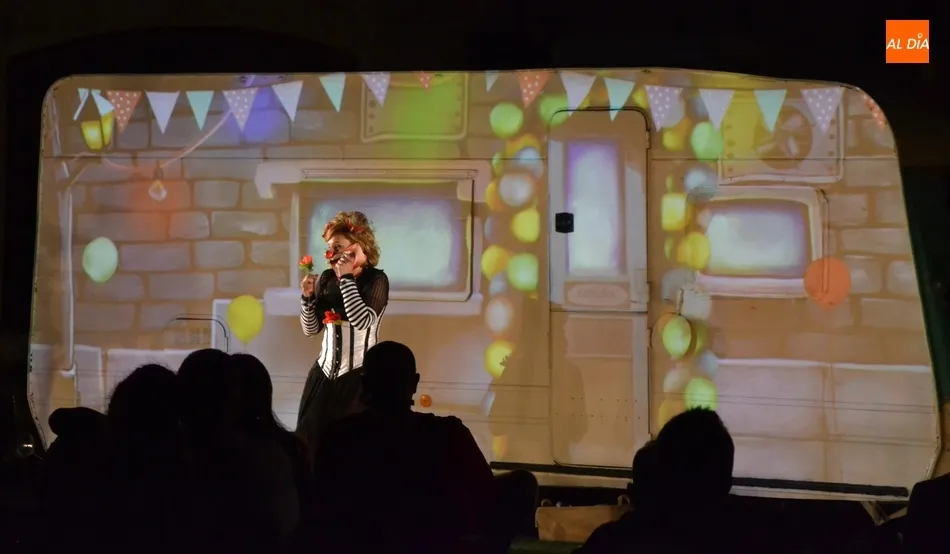 Foto 2 - La payasa Senda comparte con el p&uacute;blico mirobrigense su divertida fiesta de cumplea&ntilde;os  