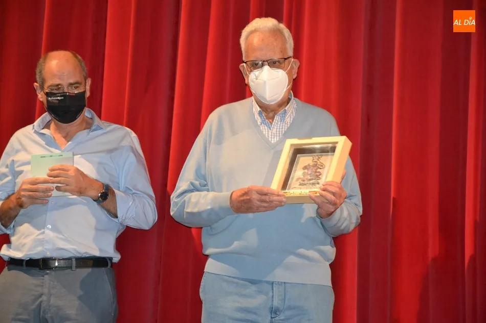 Foto 4 - Jos&eacute; Manuel de Luis, distinguido por sorpresa en la entrega de premios a los mejores de la Feria...