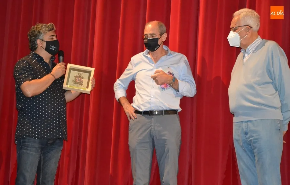 Foto 5 - Jos&eacute; Manuel de Luis, distinguido por sorpresa en la entrega de premios a los mejores de la Feria...