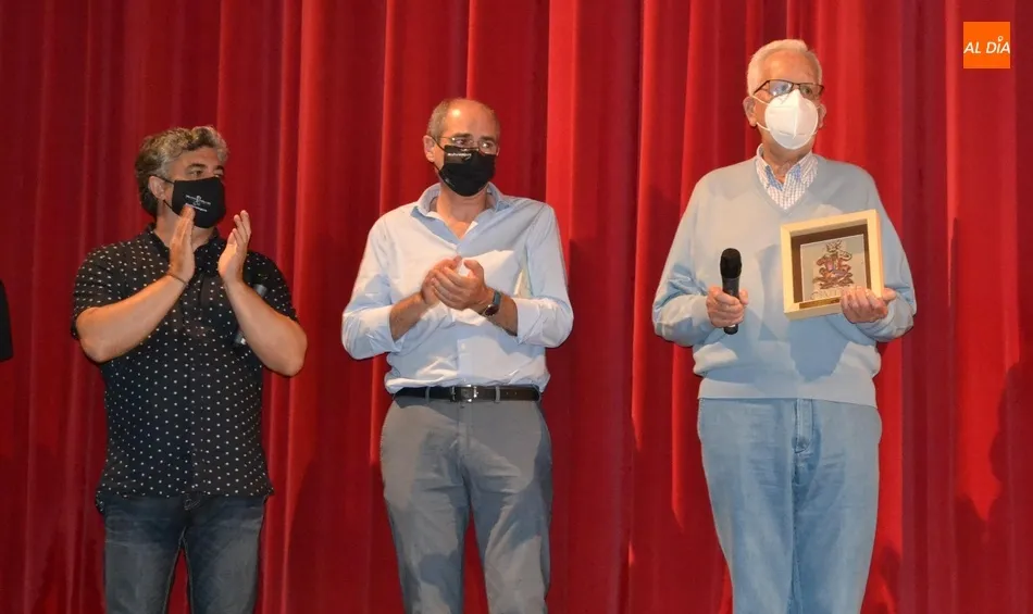 Foto 2 - Jos&eacute; Manuel de Luis, distinguido por sorpresa en la entrega de premios a los mejores de la Feria...