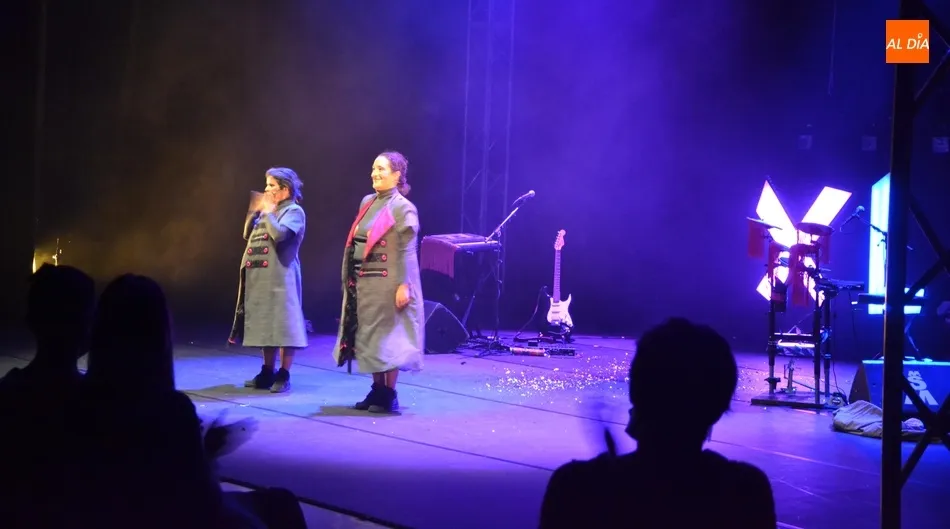 Foto 7 - El tel&oacute;n echa el cierre con la musical reivindicaci&oacute;n feminista de Las XL  