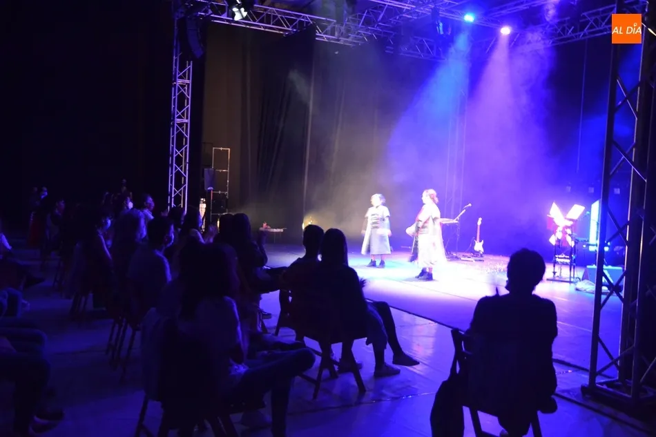 Foto 5 - El tel&oacute;n echa el cierre con la musical reivindicaci&oacute;n feminista de Las XL  