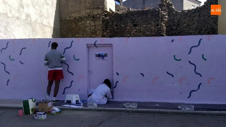Foto 8 - Un gran mural invita en Lumbrales a una reflexi&oacute;n sobre la violencia de g&eacute;nero