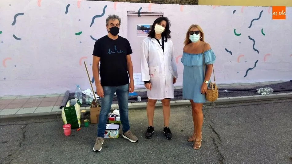 Foto 9 - Un gran mural invita en Lumbrales a una reflexi&oacute;n sobre la violencia de g&eacute;nero