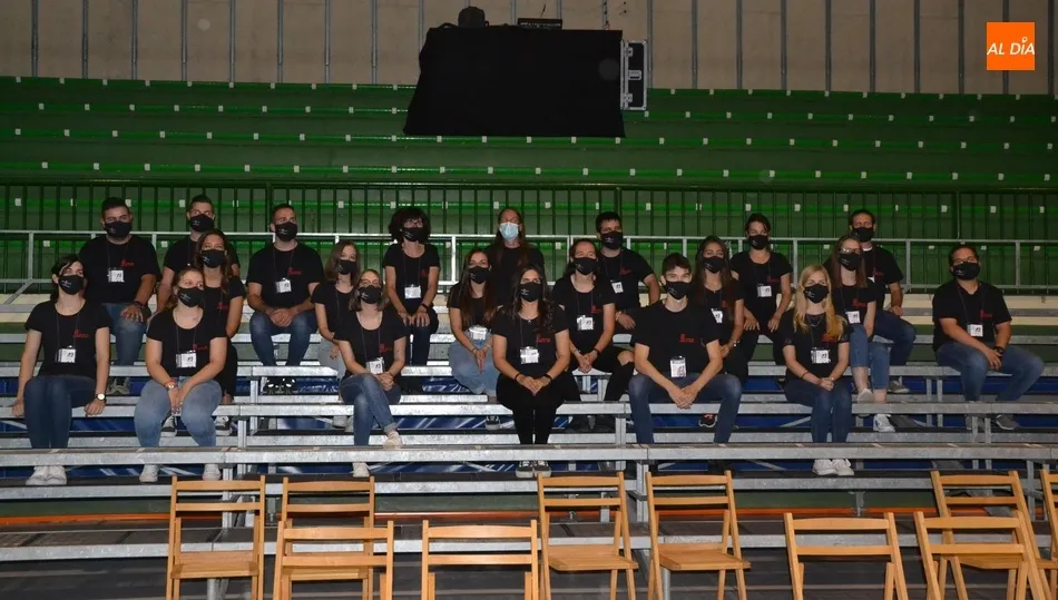 Foto 7 - Los auxiliares de sala y el &lsquo;n&uacute;cleo duro&rsquo; de la Feria, protagonistas de las &uacute;ltimas fotos de...